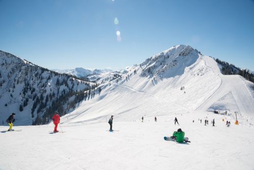 Skiën in Westendorf op een zonnige dag