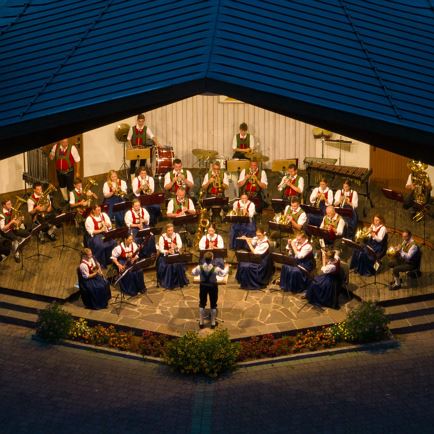 Openluchtconcert van de Erpfendorf Brass Band