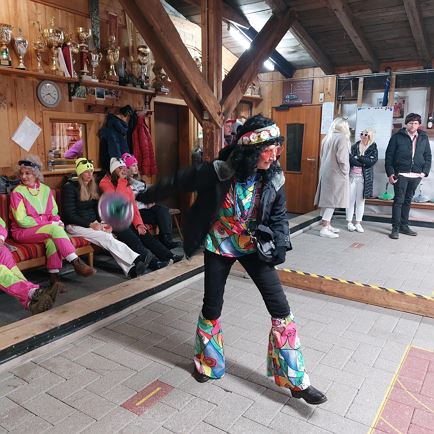 Unsinniger Donnerstag Er + Sie Eisstockschießen