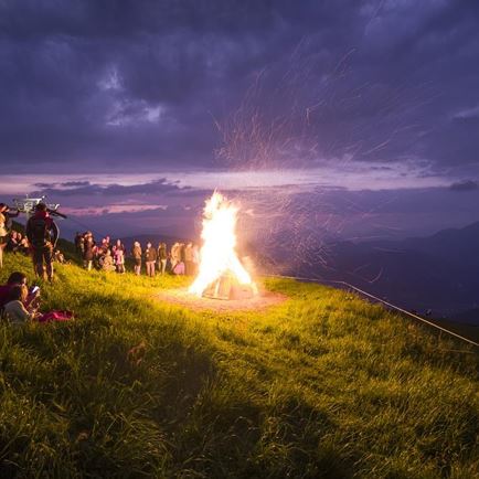 Sonnwendfeuer auf der Hohen Salve 2025