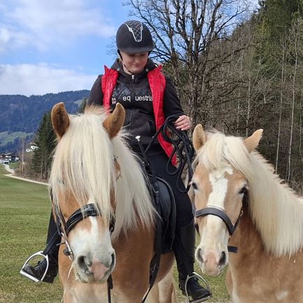 Horse-riding experience with/without a guest card