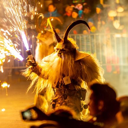  De intocht van St. Nikolaas en Krampus