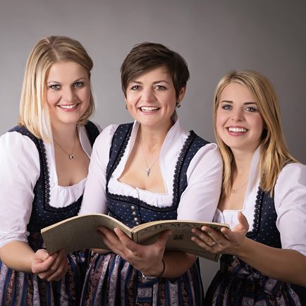 Seeleuchten mit den 'Huberalm Dirndl'n'