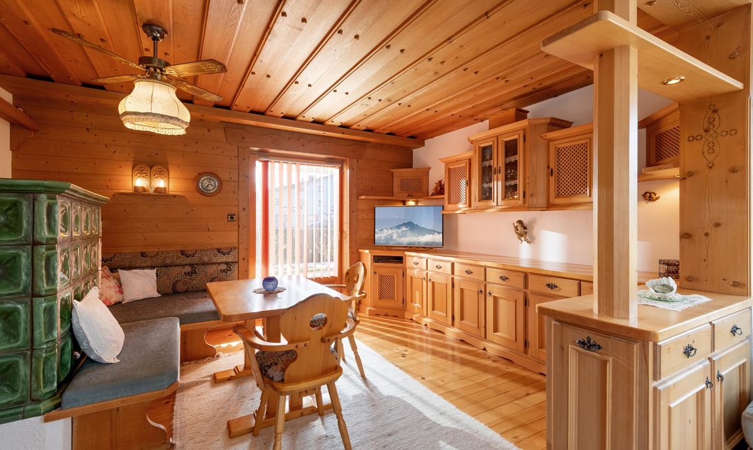 Haus_Lang_Niederhofen_9c_St_Johann_Wohnraum_Stube