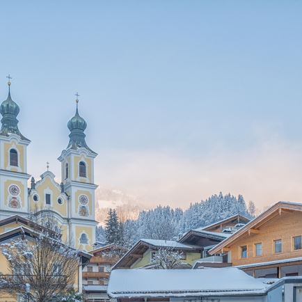 Kirche Hopfgarten Winter (c)villaforyou