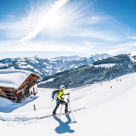 skitour-mit-perfekter-aussicht-in-den-kitzbueheler