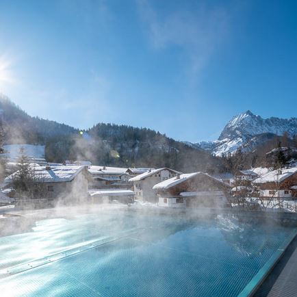 Blick vom Infinity-Pool auf den 