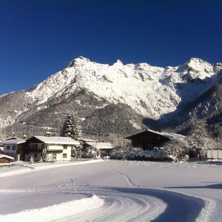 Von der Langlaufoipe der Blick aufs Wagnerhäusl