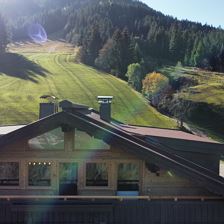 direkt hinterm Haus befindet sich die Skipiste