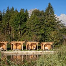 Idyllischer Badeteich im Hotel Jagdschlössl