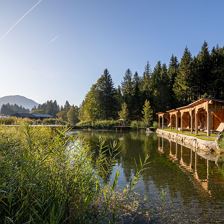 Relaxen am Badeteich im Gasteiger Jagdschlössl