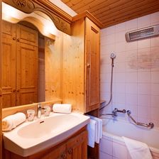 Haus_Lang_Niederhofen_9c_St_Johann_Badezimmer
