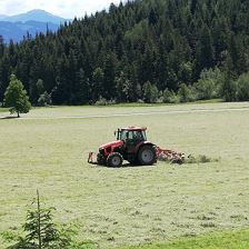 Maurerhof St. Johann in Tirol Heuarbeit