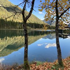 Spaziergang im Herbst am See