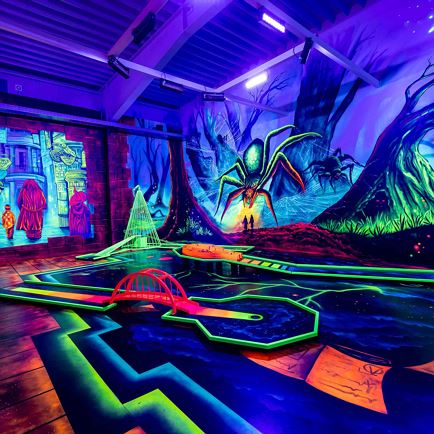 3D Blacklight Minigolf Ferleiten