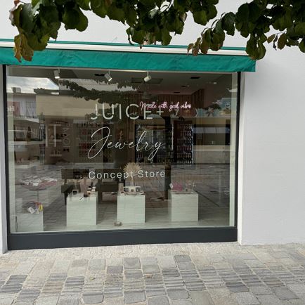 Juice & Jewelry Concept Store