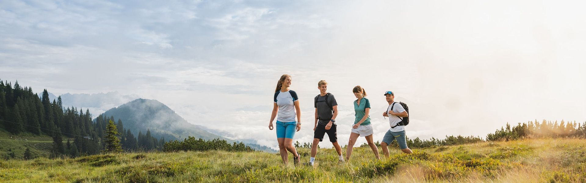 Eine Gruppe beim Wandern