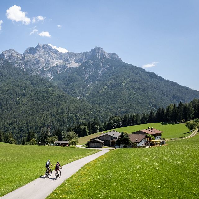 KAT Bike-Kitzbüheler-Alpen-Ausrollen der Mountainbiker am Radweg-Etappe 2-E-Haiden (1)