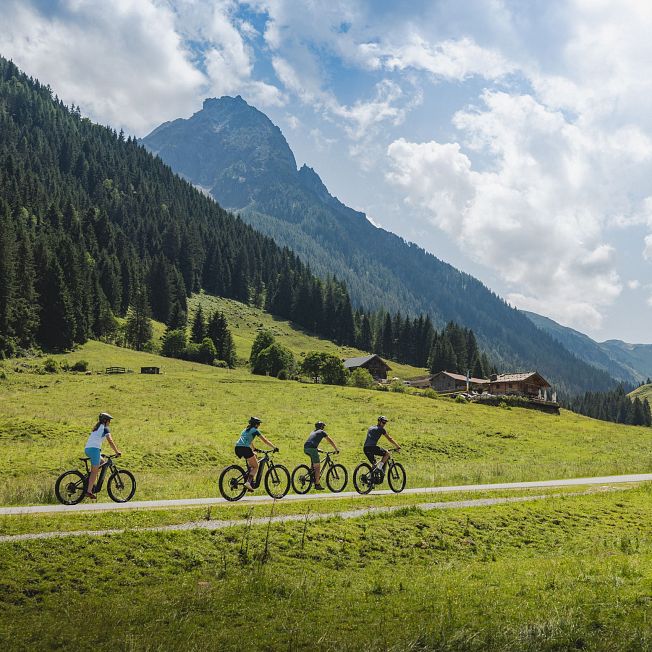 /media/gridteaser/biken-im-brixental-c-tvb-kitzbueheler-alpen-brixental-fotograf-mathaeus-gartner-2-3.webp