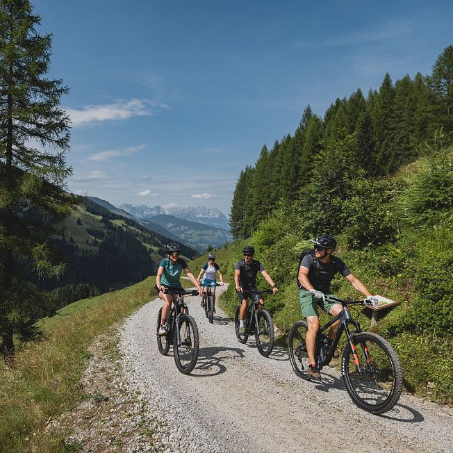 /media/gridteaser/biken-im-brixental-c-tvb-kitzbueheler-alpen-brixental-fotograf-mathaeus-gartner-4-3.webp