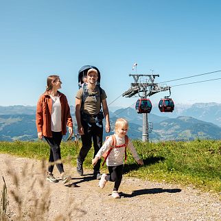/media/gridteaser/familie-wandern-auf-die-hohe-salve-7.webp