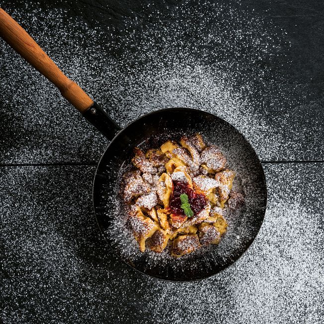 /media/gridteaser/kaiserschmarrn-kochart.webp