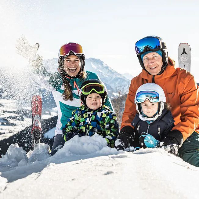 /media/gridteaser/kinder-beim-skifahren-region-st.-johann-in-tirol-7-6.webp