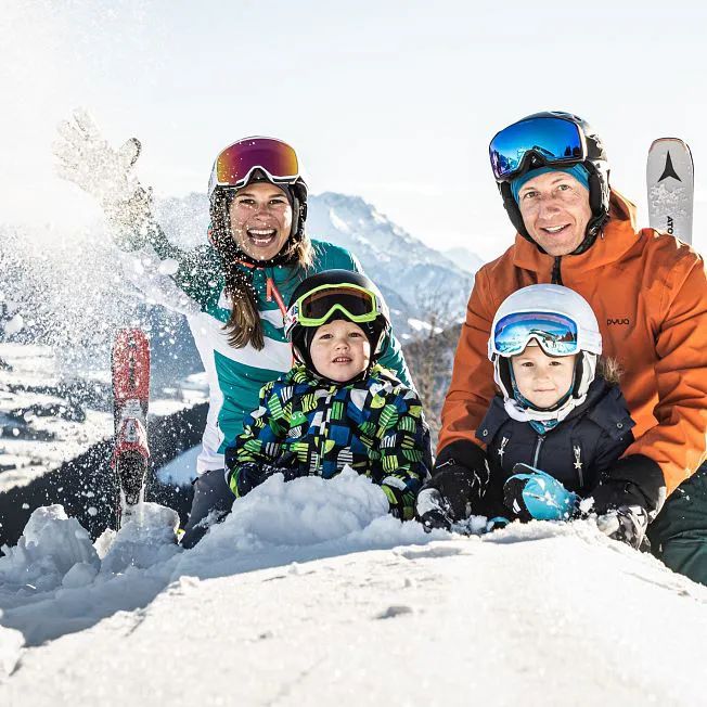 /media/gridteaser/kinder-beim-skifahren-region-st.-johann-in-tirol-7.webp