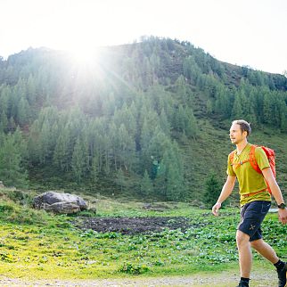 /media/gridteaser/kitzbueheler-alpen-lebenswege-sommer-dominik-engl-c-kitzbueheler-alpen-daniel-gollner-7.webp