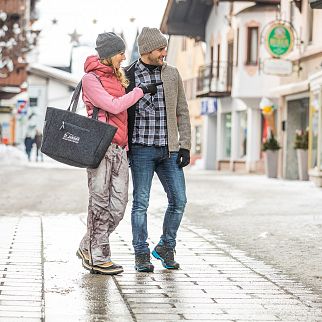/media/gridteaser/shopping-in-st.-johann-in-tirol-im-winter-kitzbueheler-alpen-1-9.webp