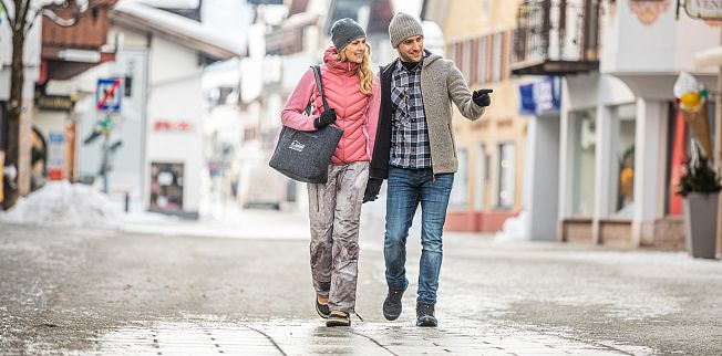 /media/gridteaser/shopping-in-st.-johann-in-tirol-im-winter-kitzbueheler-alpen.webp