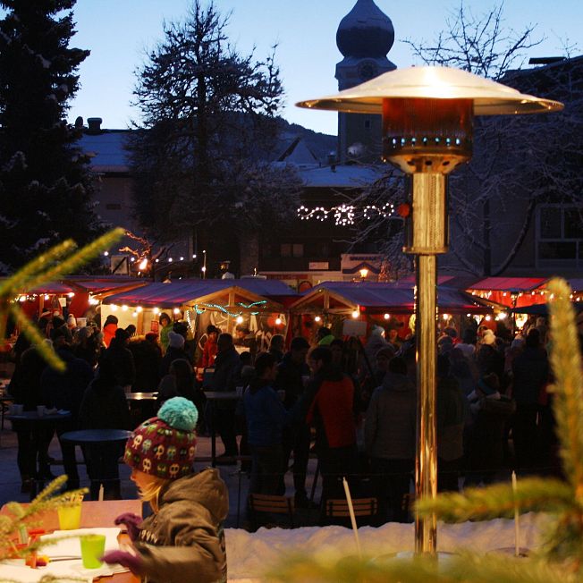 /media/gridteaser/tvb-brixental-winter-weihnachtsmarktwestendorf-1.webp