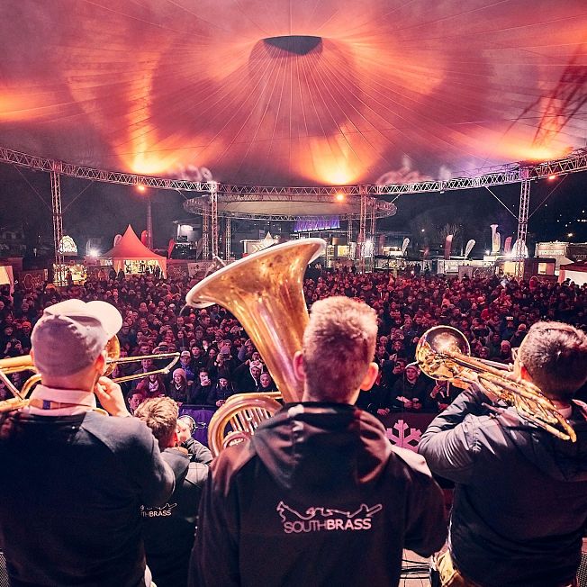 /media/gridteaser/winter-woodstock-der-blasmusik-southbrass-auf-der-main-stage.webp