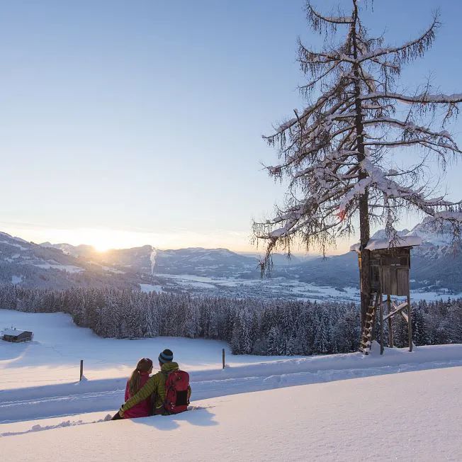 /media/gridteaser/winterwanderer-beim-sonnenuntergang-region-st.-johann-in-tirol-foto-franz-gerdl.webp