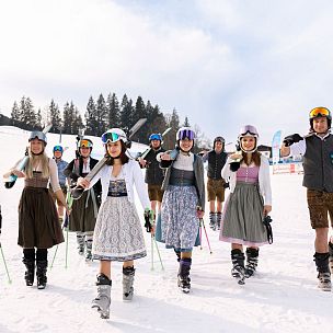 Dirndl & Lederhosen Skitage