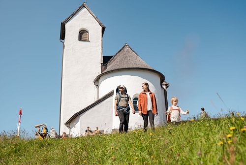 Family hiking on the Hohe Salve