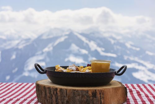 Kaiserschmarrn mit Bergblick Ferienregion Hohe Salve