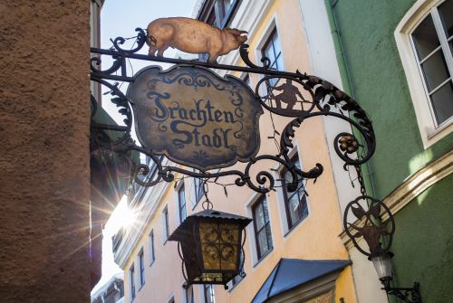 Kufstein-Kufsteinerland-Schilder-Altstadt-e-Tirol-Werbung-Hörterer-Lisa