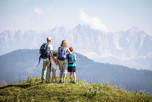 Ausblick auf den Wilden Kaiser - Familienwanderung