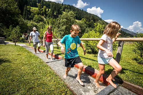 Abkühlung in der Kneippanlage