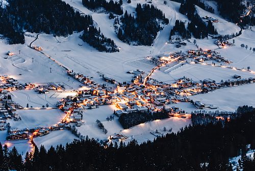 Winterliches Westendorf bei Nacht